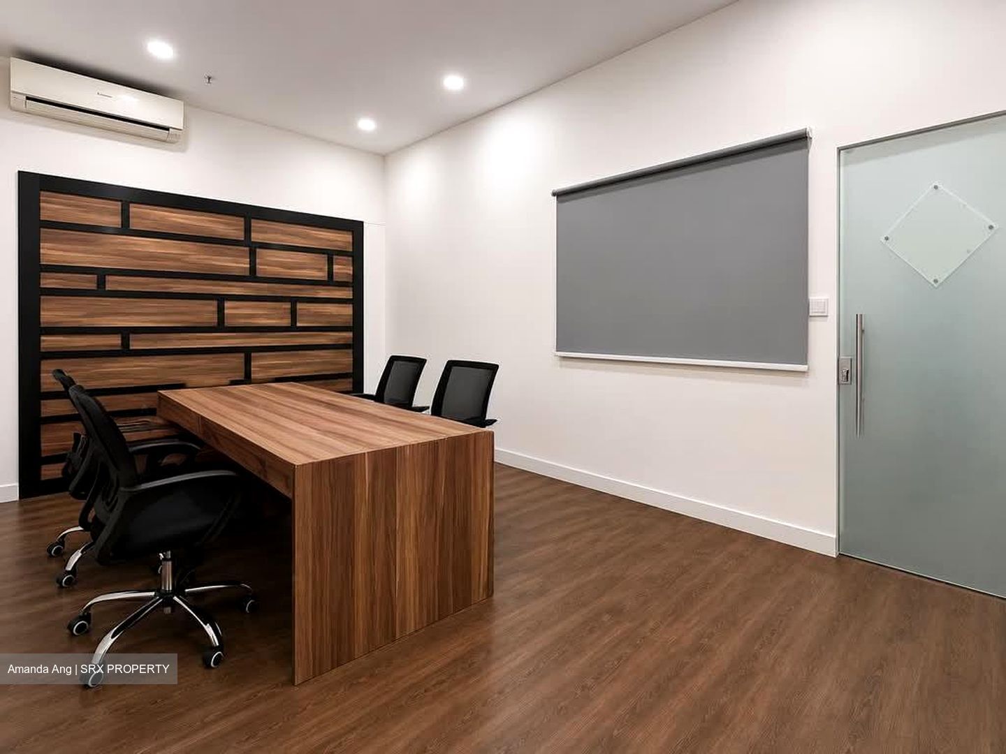 Oxley Bizhub (D14), Office #563203891